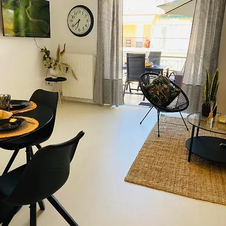 2 Bd Floor Aprt With Acropolis View