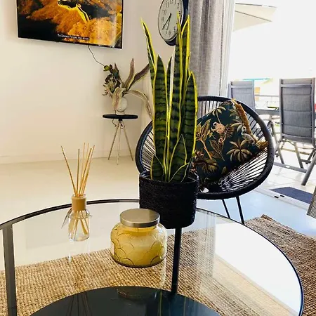 Apartment 2 Bd Floor Aprt With Acropolis View *
