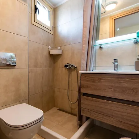 Aphrodite Urban Retreat In Historic Heart Apartment