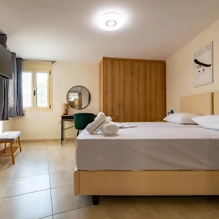 Aphrodite Urban Retreat In Historic Heart *