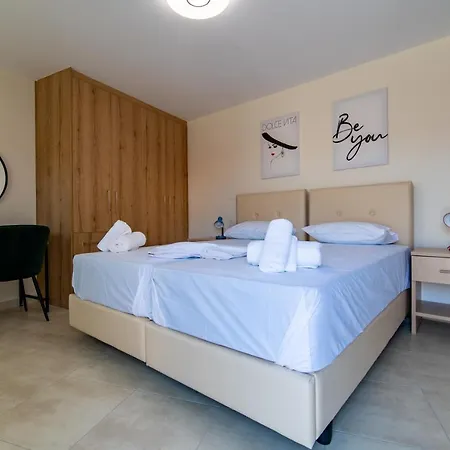 Apartment Aphrodite Urban Retreat In Historic Heart Athens