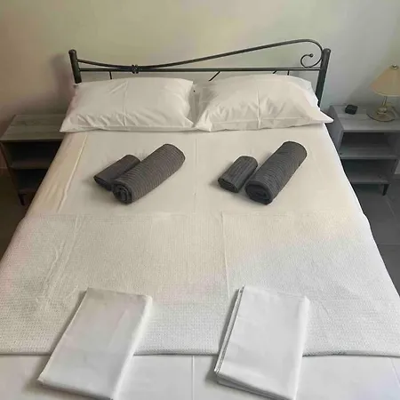 Near Metro Keramikos- Airport Apartment *