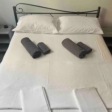 Near Metro Keramikos- Airport Apartment *