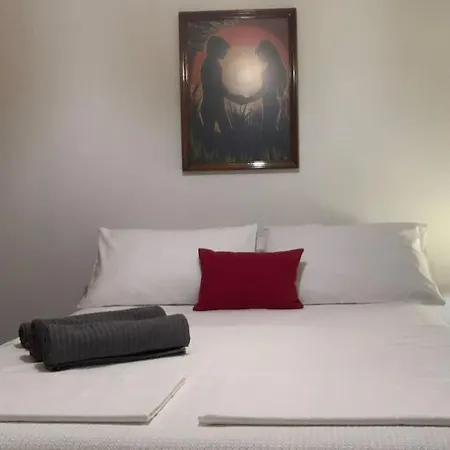 Apartment Near Metro Keramikos- Airport