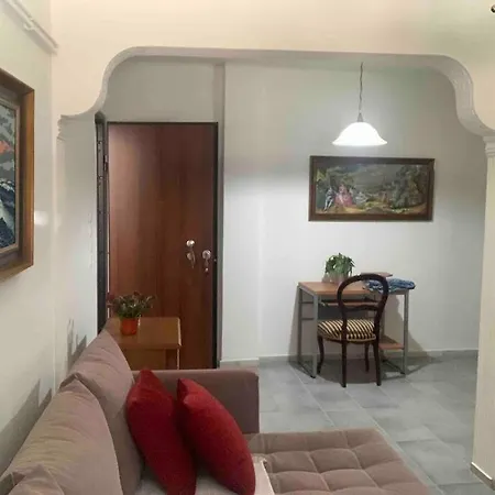 Near Metro Keramikos- Airport Apartment