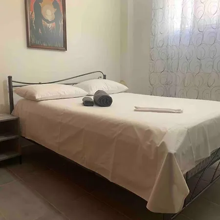 Apartment Near Metro Keramikos- Airport