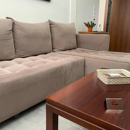 Apartment Near Metro Keramikos- Airport