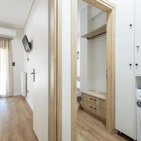 Acropolis Oasis Modern 2 Bdrm Steps Away From History * Athens