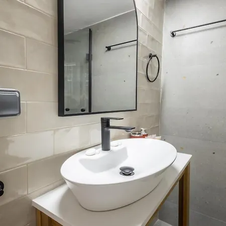 Acropolis Oasis Modern 2 Bdrm Steps Away From History Apartment Athens