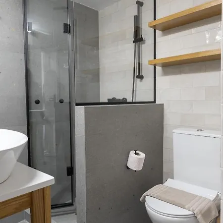 Acropolis Oasis Modern 2 Bdrm Steps Away From History Apartment Athens