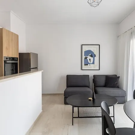 Elliot Neapoli, Apartment *