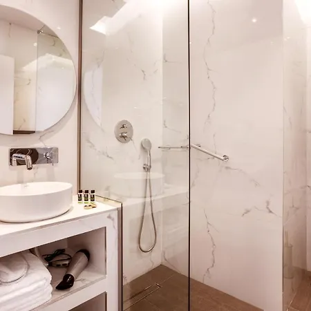 Days Hotel 4*