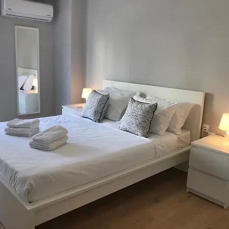 Spacious In N. Smirni Apartment