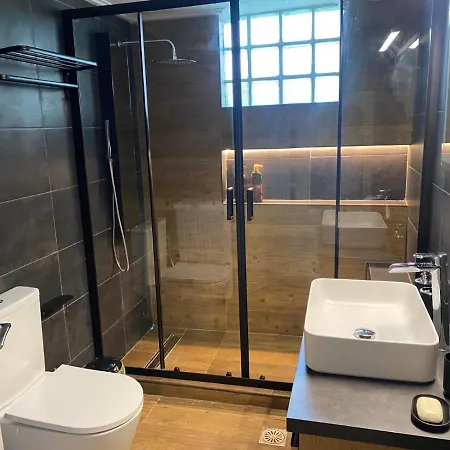 Comfortable Near To Metro Apartment *