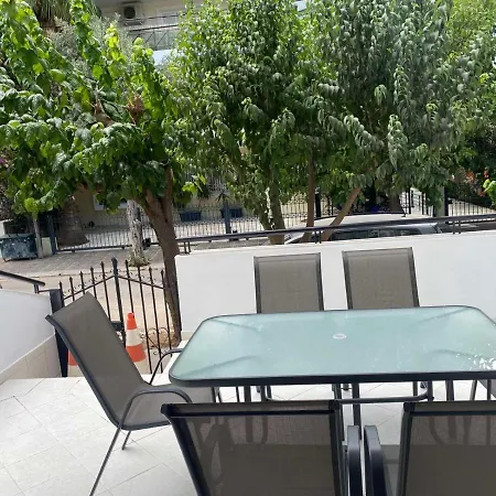 Comfortable Near To Metro Apartment Athens