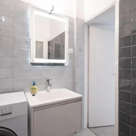 Apartment 2 Bedroom Close To Acropolis Athens