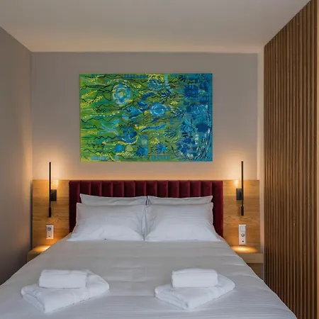 Urban Frame Acropolis 3*
