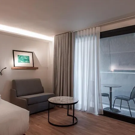 Urban Frame Acropolis Hotel 3*