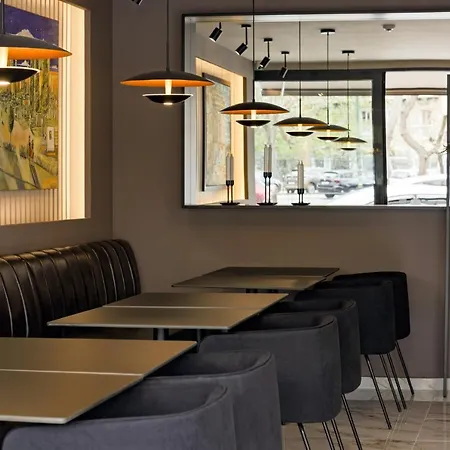 Urban Frame Acropolis Hotel 3*