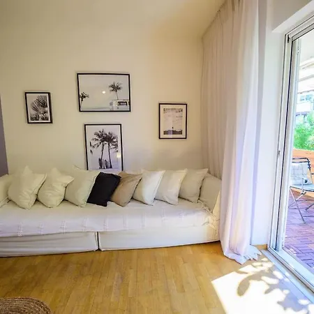 Apartment Seaside 2 Bedroom Boho Minimal 80m Beachfront