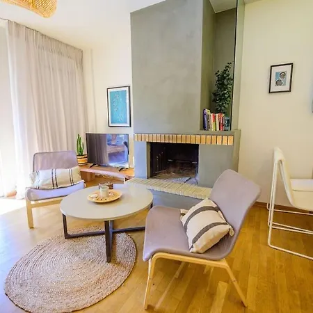 Seaside 2 Bedroom Boho Minimal 80m Beachfront Apartment