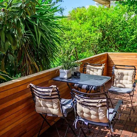 Seaside 2 Bedroom Boho Minimal 80m Beachfront Apartment