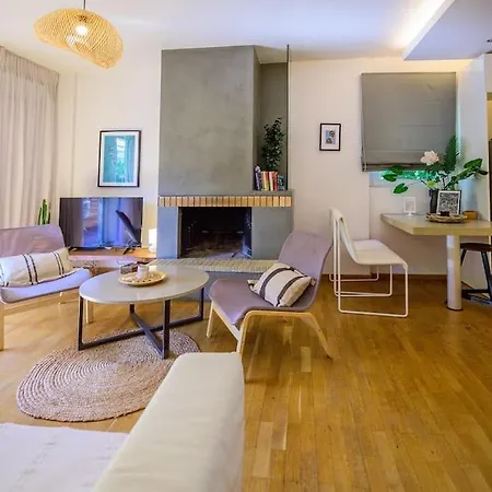 Seaside 2 Bedroom Boho Minimal 80m Beachfront Apartment *