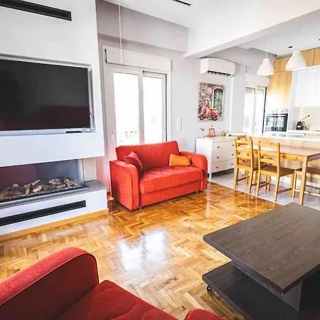 Apartmán Fully Renovated Apt At N. Kosmos