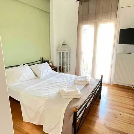 Fully Renovated Apt At N. Kosmos