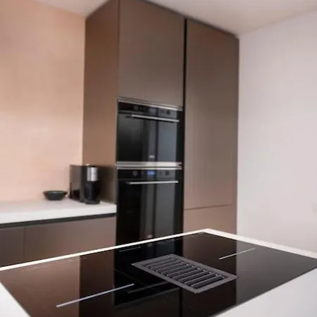 Luxury With Garden, Us Embassy Apartment *
