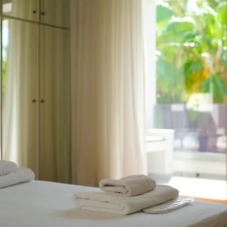 Luxury With Pool, Bbq & Garden In Vouliagmeni Villa