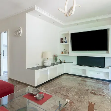 2 Bedroom Near The Beach In P. Faliro Athens