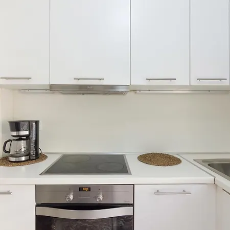 2 Bedroom Near The Beach In P. Faliro Athens