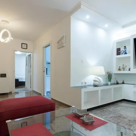 2 Bedroom Near The Beach In P. Faliro Apartment *