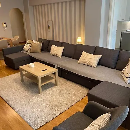 Classy 3br With 2 Bathrooms In Marousi
