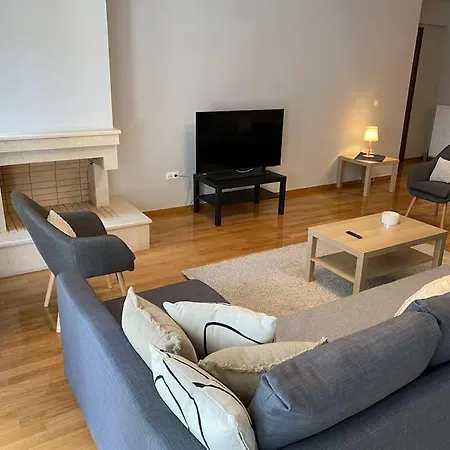 Classy 3br With 2 Bathrooms In Marousi *