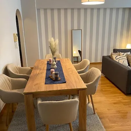 Classy 3br With 2 Bathrooms In Marousi