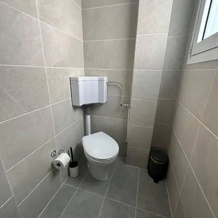 Spacious Heart Of The - Ermou Street Syntagma Apartment Athens