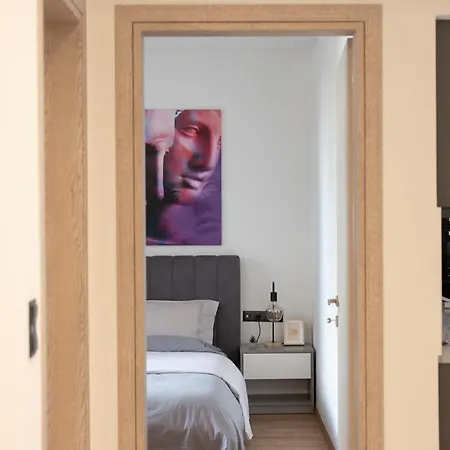Icarus Apartment *