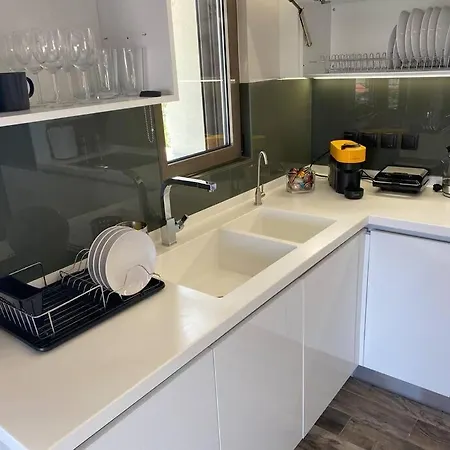 Apartment Dazzling And Stylish 2br *