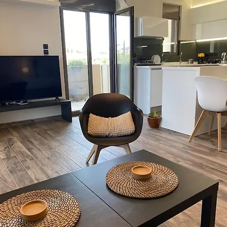 Apartment Dazzling And Stylish 2br *
