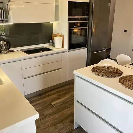 Dazzling And Stylish 2br Apartment