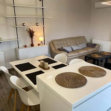 Apartment Dazzling And Stylish 2br Athens