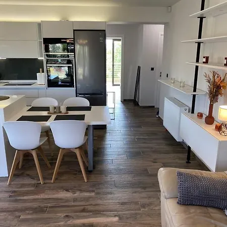 Dazzling And Stylish 2br Athens