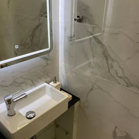 Apartment Dazzling And Stylish 2br Athens