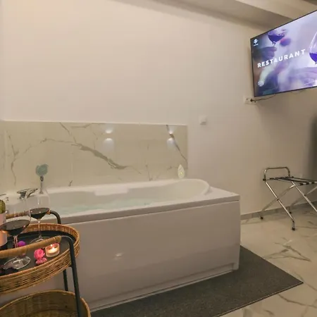 Apollo 2 Bd Jacuzzi Athens