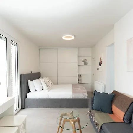 Phaedrus Living: Penthouse Kifisias Apartment *