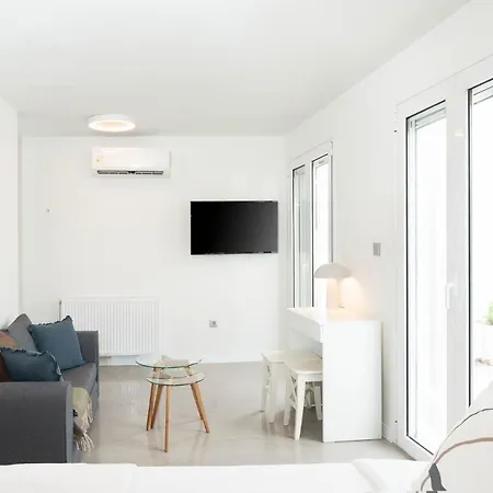 Phaedrus Living: Penthouse Kifisias Apartment