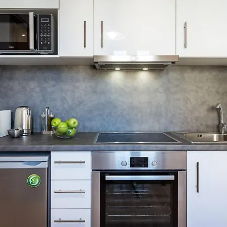 Emily In - Chic Flat With Terrace Syntagma E1 *