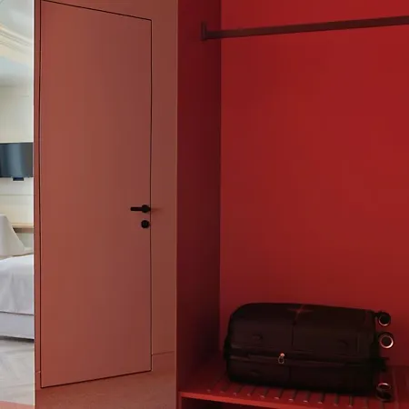 Dwell - Elegant Aparthotel Athens